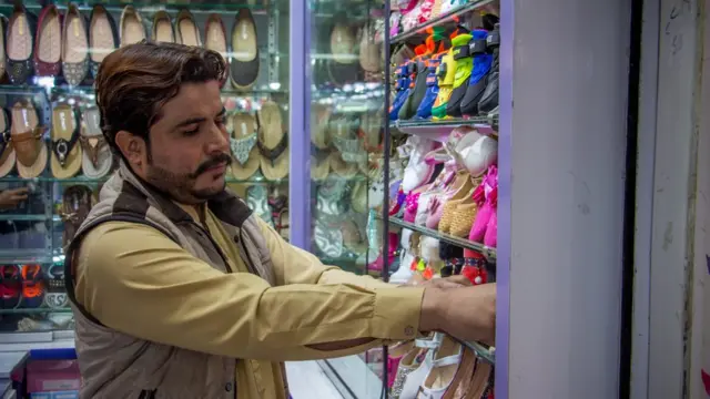 عصمت اللہ خان