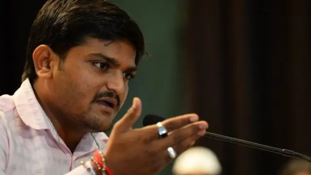 હાર્દિક પટેલના પાટીદાર અનામત આંદોલન વખતે થયેલી હિંસામાં આંદોલનકારીઓ સામે કેસ પાછા ખેંચવાનો મુદ્દો હજી ઊભો જ છે.