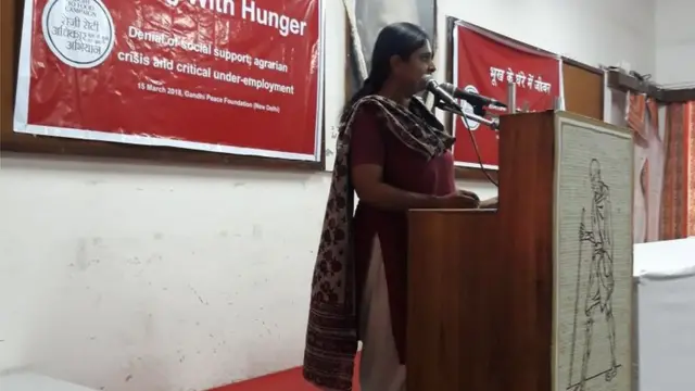 दीपा सिन्हा रोज़ी-रोटी अधिकार अभियान में काम करती हैं जो खाद्य सुरक्षा के क्षेत्र में काम कर रही कईं संस्थाओं का समूह है.