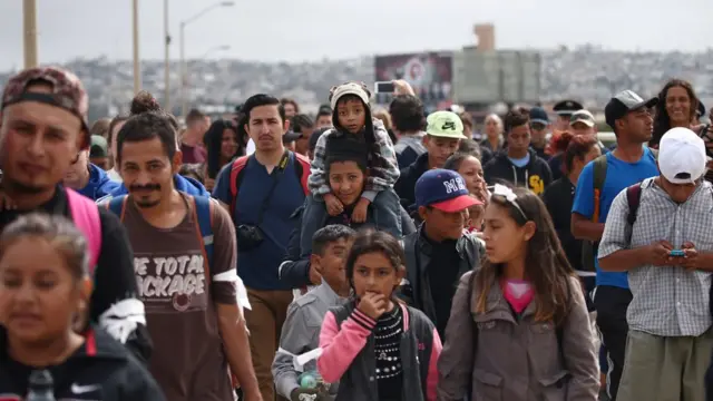Miembros de la caravana de migrantes