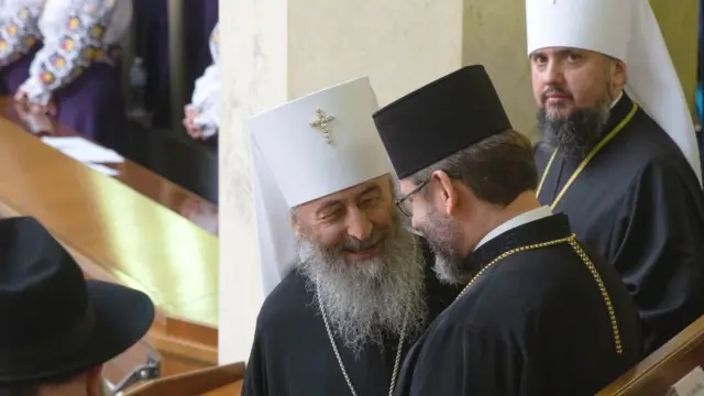 Митрополит Київський Онуфрій (в центрі)