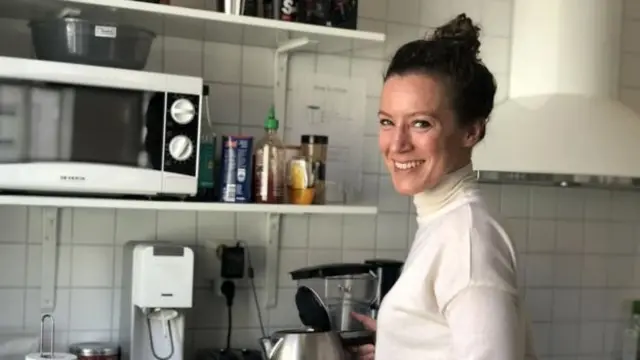 Ліза Хаммарстрьом в офісі