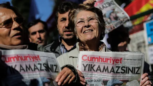 Cumhuriyet gazetesi önünde protesto (2 Kasım 2016)