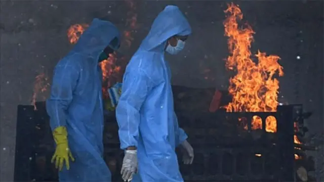 પિનરઈ વિજયને મીડિયાને કહ્યું કે સૌથી મોટી સમસ્યા એ હતી કે પરિવારો તેમના સ્વજનને અંતિમ સમયે જોઈ નહોતા શકતા અને અંતિમવિધિ માટેના રિવાજો પણ નહોતા કરી શકતા. તસવીર પ્રતીકાત્મક