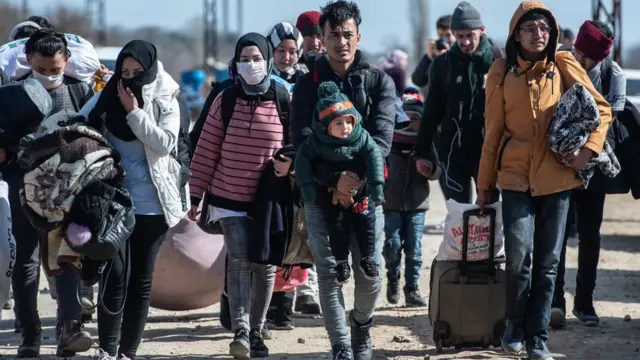 تركيا تقول إن فتح الحدود يتماشى مع القانون الدولي