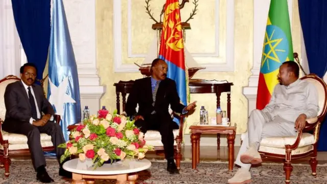 መራሕቲ ሶማልያ (ጸጋም) ኤርትራ (ማእከል)ን ኢትዮጵያን (የማን) ኣብ ኣስመራ