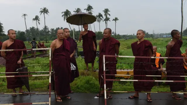 মিয়ানমারে সংখ্যাগরিষ্ঠ বৌদ্ধ ধর্মাবলম্বী