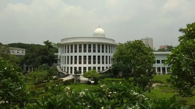 ১২ বছরের আইনি লড়াই শেষে স্কুল যোগ দিয়েছেন বিউটি বেগম