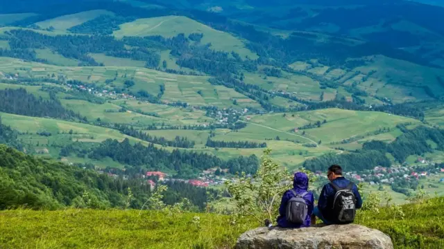 Туристи у горах, Карпати