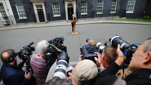 İngiltere Başbakanı Theresa May açıklama yapıyor