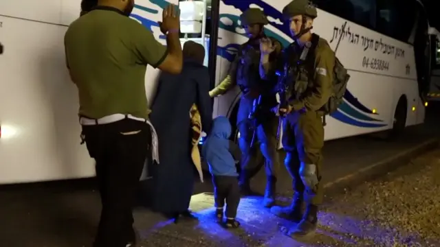 "الخوذ البيضاء" تقول إن أفرادها أجبروا على الهرب