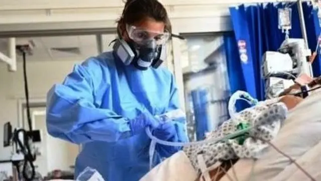 আইসিইউতে করোনাভাইরাস রোগীর চিকিৎসা