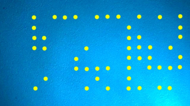 Чтобы вам было лучше видно, на этой фотографии точки специально выделены. Что означает этот узор?