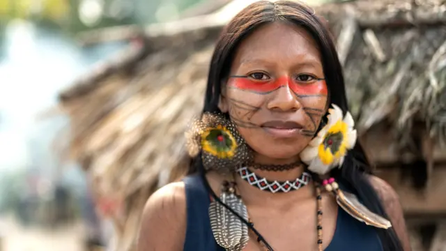 Mulher da tribo guarani no Brasil