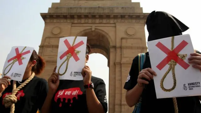 Активисты Amnesty на акции протеста