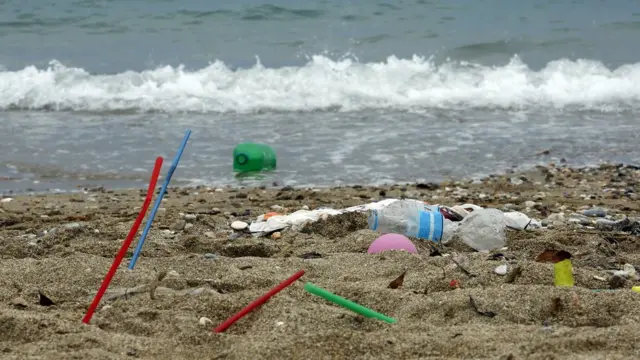 Više neće biti plastike tamo gde postoji razumna alternativa - što se EU nada da će pomoći plažama