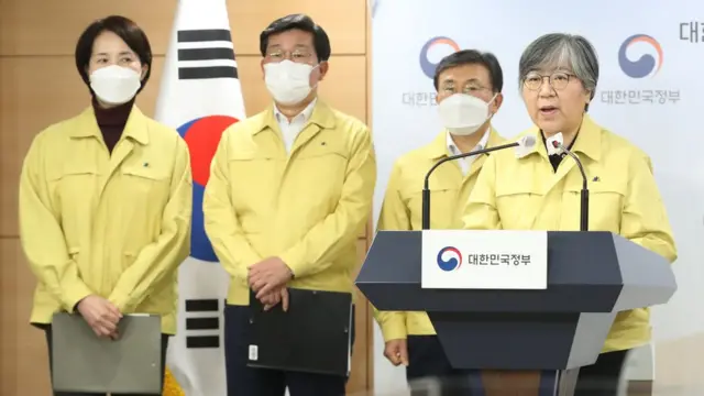 정은경 질병관리청장이 29일 정부서울청사에서 코로나19 대응 특별방역점검회의 합동 브리핑을 하고 있다.