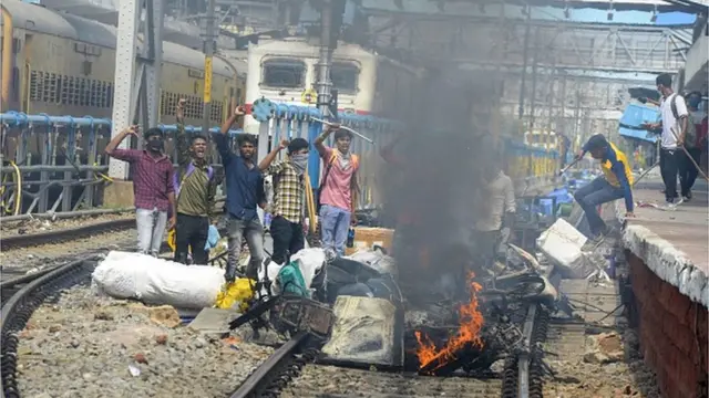 పార్సిల్‌లు, బైక్‌లకు మంటలు