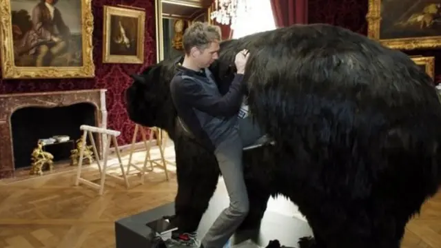 भालू के खोल में रहते अबराम प्वांगशेवेल.