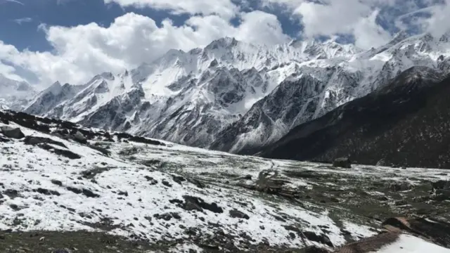 हिमपातपछि लाङटाङ। (फाइल फोटो: सुरेन्द्र फुयाल)