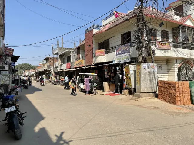 इस सीट से भाजपा के सुरेश चंद्र तिवारी विधायक हैं. चार बार यहां से चुनाव जीतने के बाद भी पार्टी ने इस बार उन्हें अपना उम्मीदवार नहीं बनाया