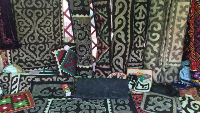 Ошто шаардыктардын көбү соода- сатык менен иш алып барышат