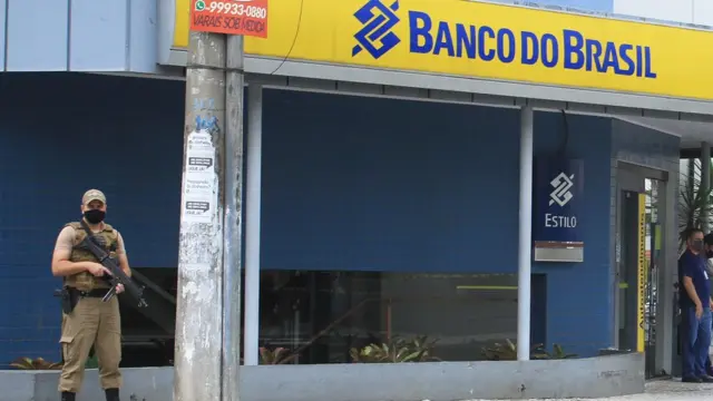 بینک آف برازیل کے لوٹنے کے واقعے کے بعد کی ایک فائل فوٹو