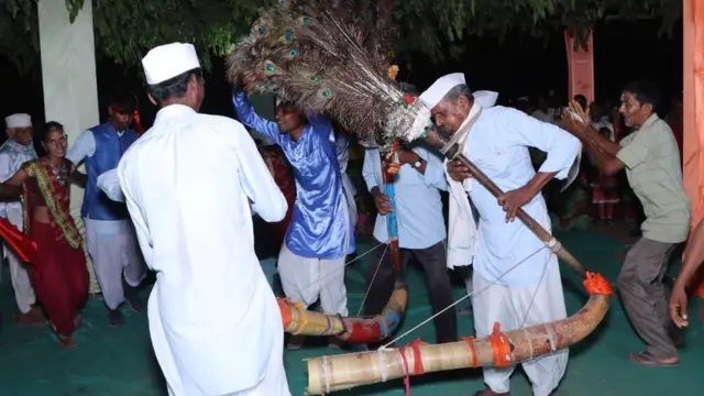 గిరిజనులు