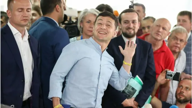 Після вибориів до Ради, на яких "Слуга народу" веде перед, аргумент, що президент Зеленський не може втілювати свою політику, вже не діятиме