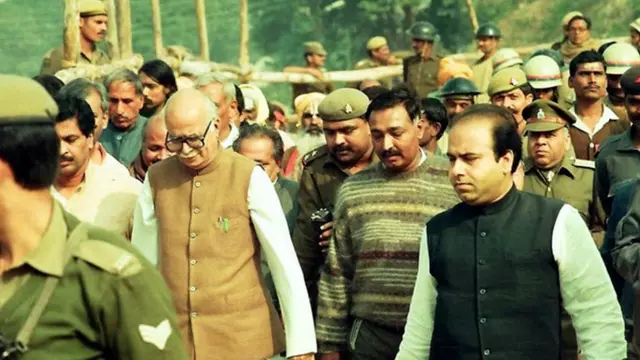 හිටපු නියෝජ්ය අගමැති අද්වානි 'බබ්රි' පල්ලිය විනාශ කෙරුණ අවධියේ