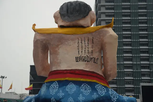 ฟุตบอล ประเพณี จุฬา มธ 72 ล้อการเมือง