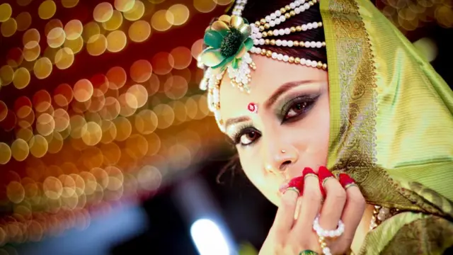 সৌন্দর্যের প্রতীক টিপ