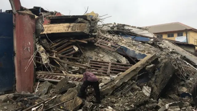 24 hours afta no goment rescue agency don show face for where di school building collapse.