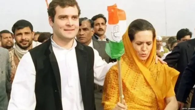 राहुल गांधी आणि सोनिया गांधी