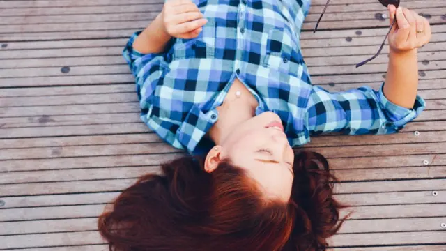 щаслива дівчинка