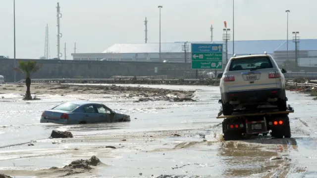 صورة من السيول التي سببتها الأمطار في الكويت. الصورة بتاريخ العاشر من نوفمبر
