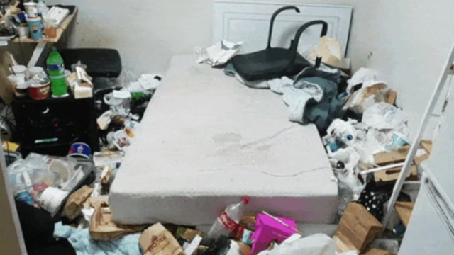 Так виглядала кімната Ю пару років тому, коли він рідко виходив з дому