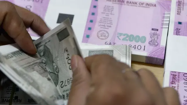 "தத்தளிக்கும் உலக பொருளாதாரமும், இந்தியாவின் கடன் சுமையும்"