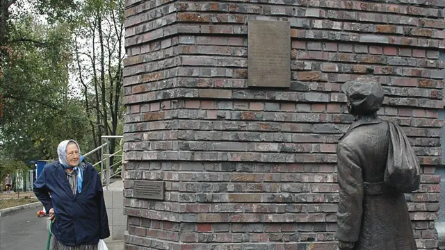 Пам'ятник Анатолію Кузнєцову