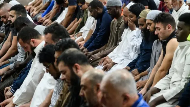 सिडनी की मस्जिद में शनिवार सुबह की नमाज़ के दौरान क्राइस्टचर्च हमले में मारे गए लोगों को याद किया गया