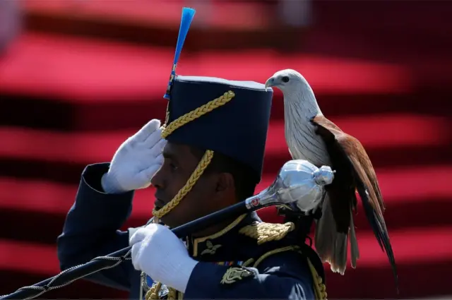 Sri Lanka merayakan ulang tahun kemerdekaan yang 69 di ibukota, Kolombo.