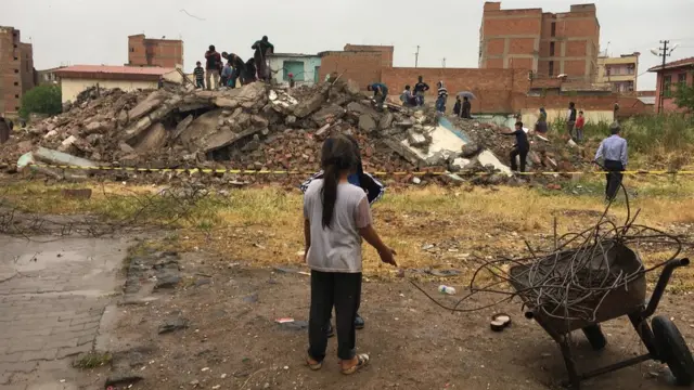 hurdaları çocuklar topluyor