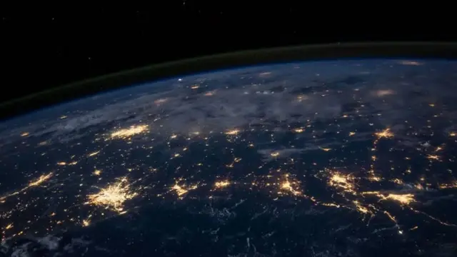 Konstruksi maha besar