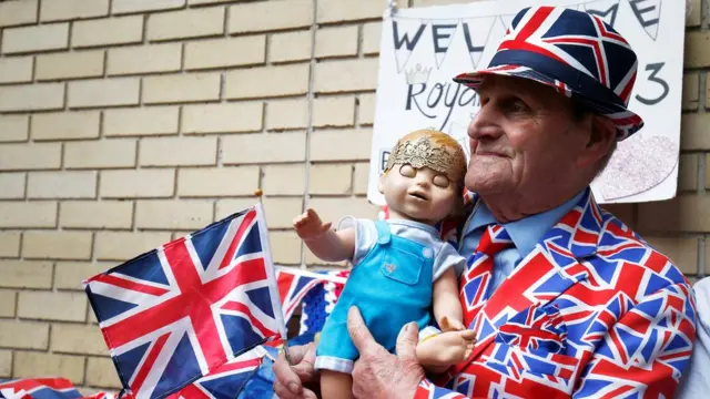 Поклонник королевской четы