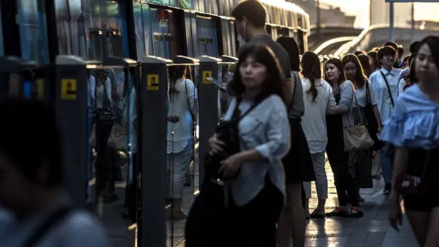 บรรยากาศการเดินทางช่วงเวลาหลังเลิกงานในกรุงเทพฯ