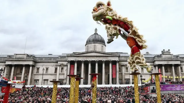 Múa lân trong dịp Năm mới Âm lịch tại London