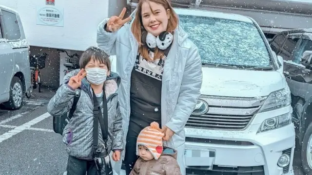 Paloma Arakaki e os filhos, Isacgol bet apostas8 anos e Koujigol bet apostas2 anos