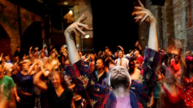 У "утренних людей" реже случаются депрессии, они не так склонны к курению и употреблению спиртных напитков и могут достигать большего в учебе