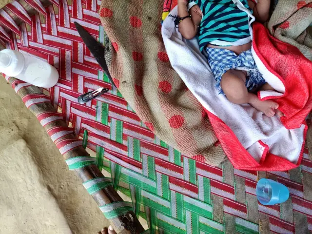 नेहा और उनके बच्चे को ठीक से पोषण नहीं मिल पा रहा है