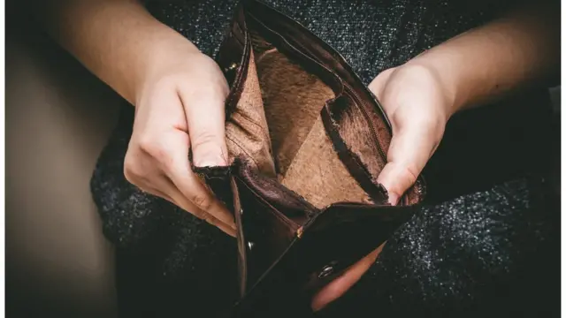 حافظة نقود خاوية